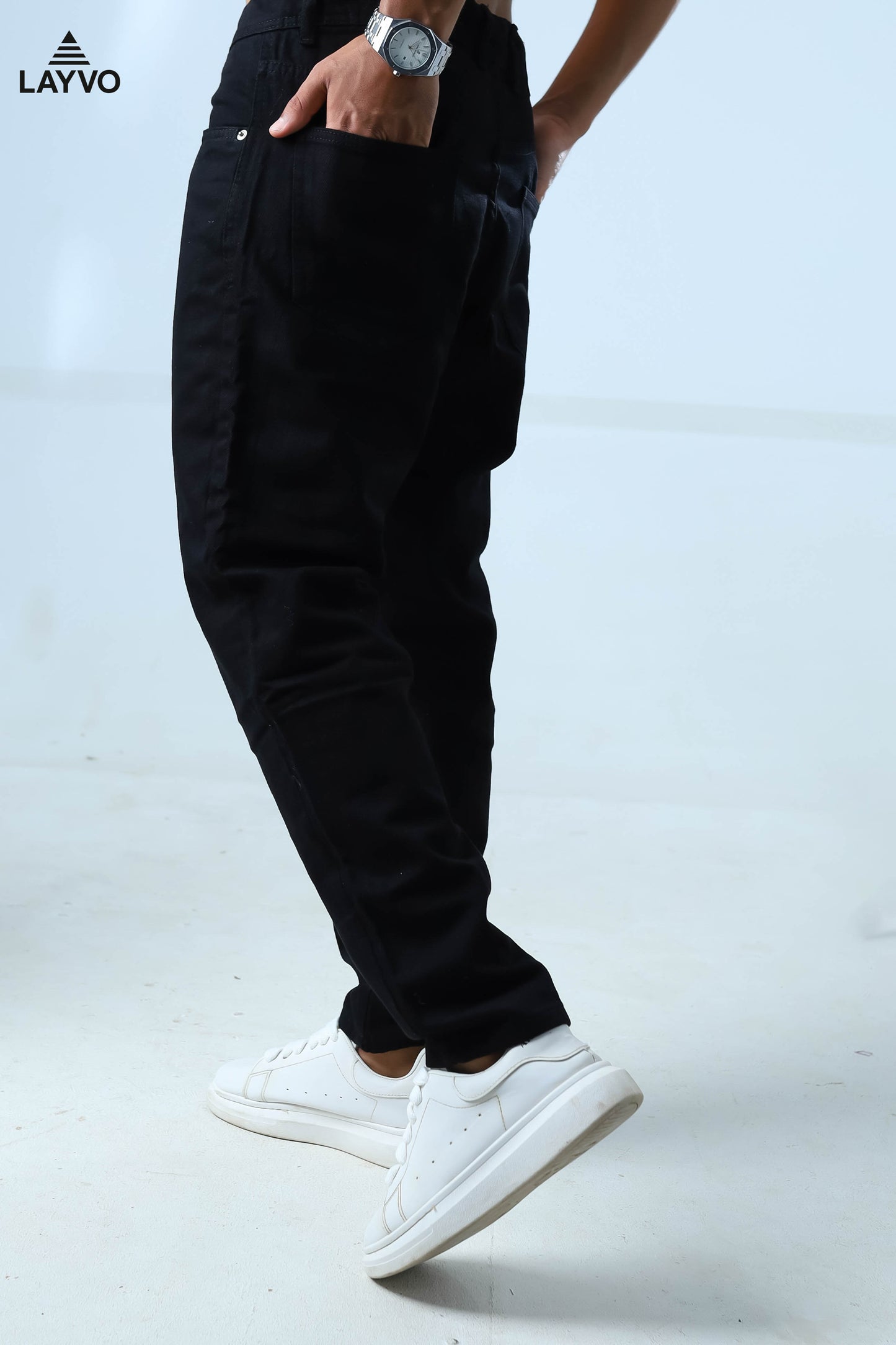Black relaxed led jeans